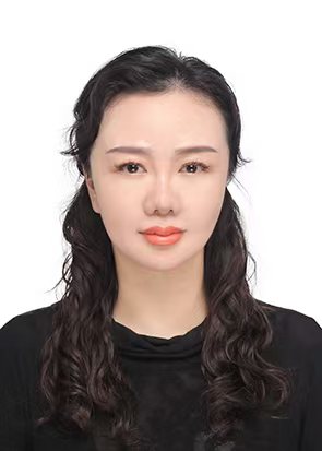 1. 项目主持人张璟慧简介中放的照片.jpg